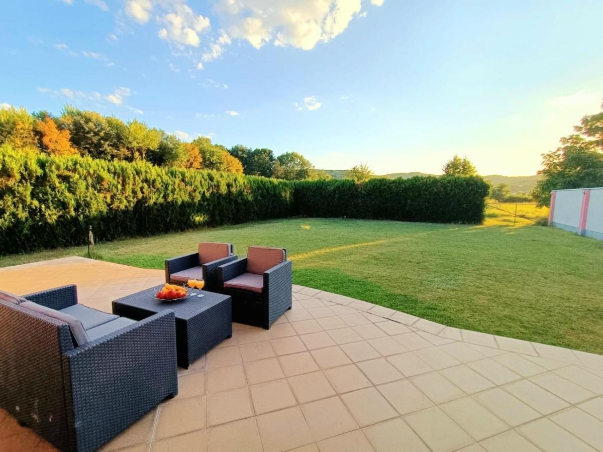 Villa 2 Etagen Mit Grossen Garten Modrica Екстериор снимка