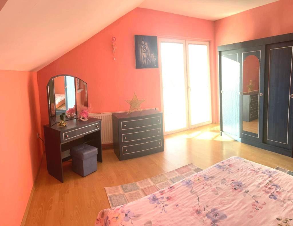 Villa 2 Etagen Mit Grossen Garten Modrica Екстериор снимка