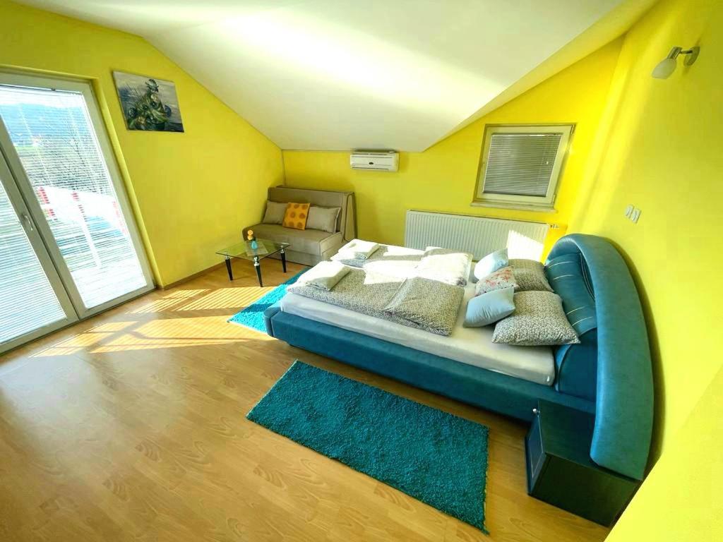 Villa 2 Etagen Mit Grossen Garten Modrica Екстериор снимка